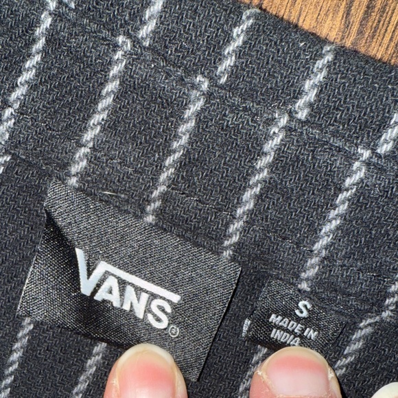 NWT Vans Men’s Black Pinstripe Button-Up Shirt Flannel (size Small) - Picture 6 of 7